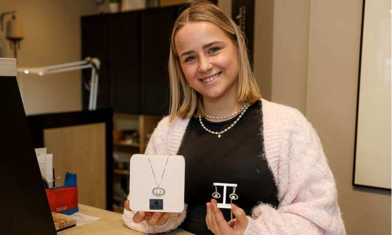 Goldschmiedin Paulina Roßbach Foto JS 2 Kopie